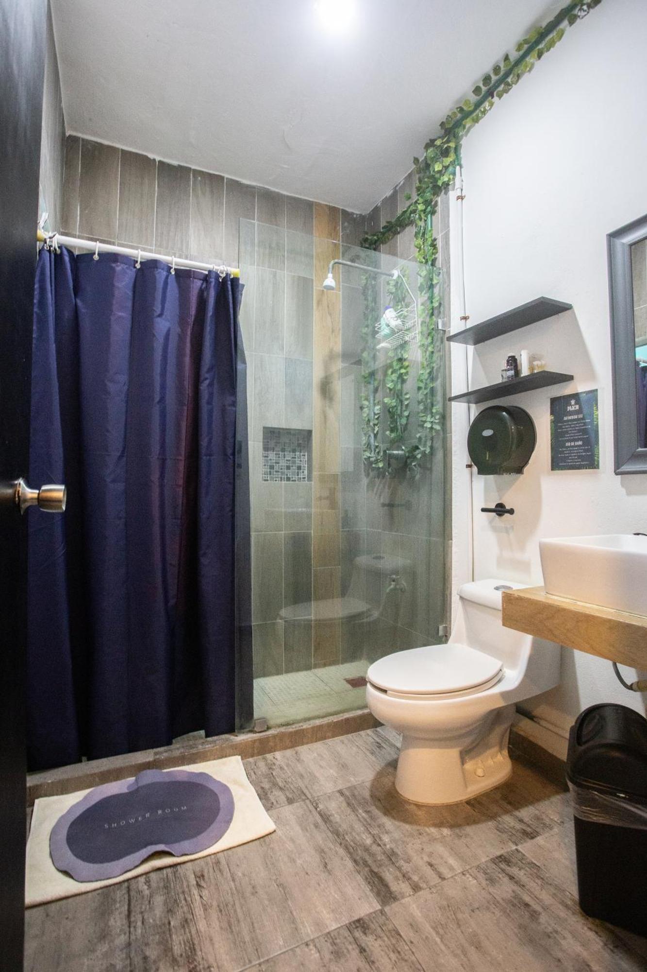 Cama em Dormitório Misto com 8 Camas