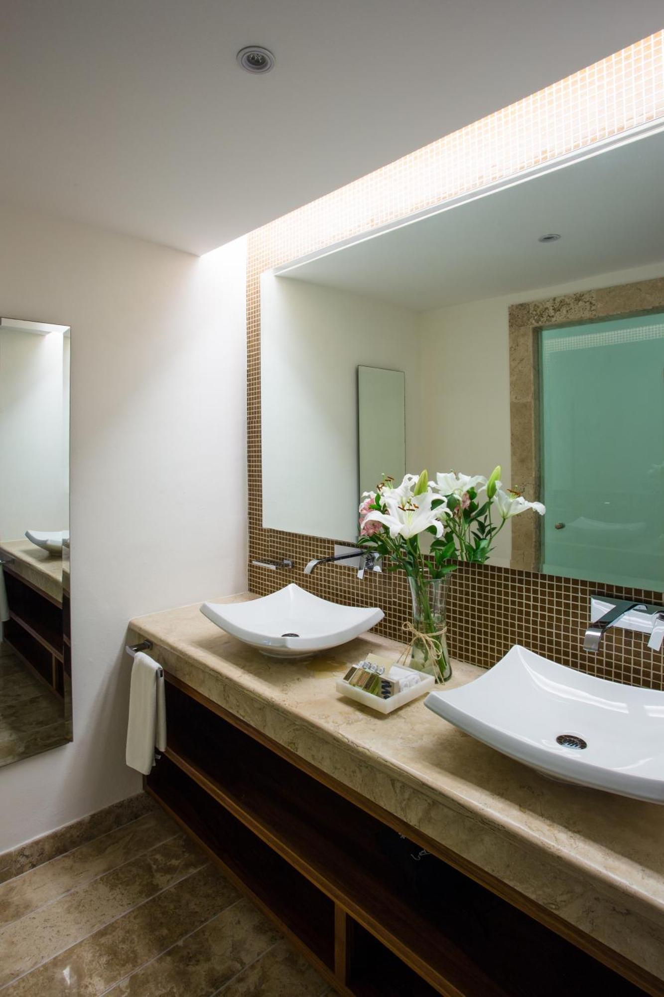 Deluxe Suite mit Whirlpool-Badewanne