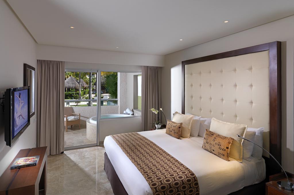 The Reserve 1 Bedroom Master Suite Swim Up