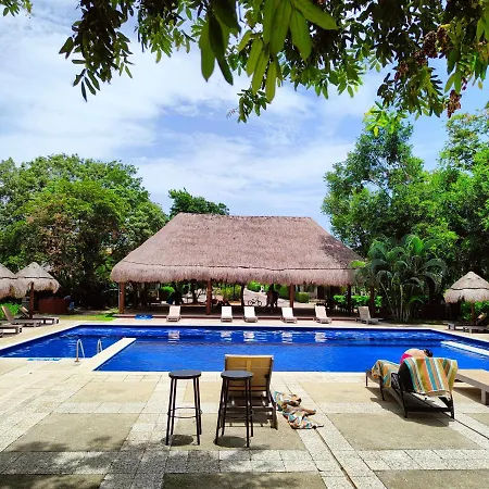 Casa En Playa Del Carmen Con Alberca Amplia Y Excelente Ubicacion-2